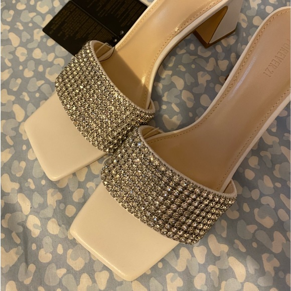 New heels size 7 in women - Picture 2 of 3